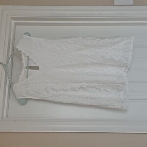 White lace sleeveless shirt